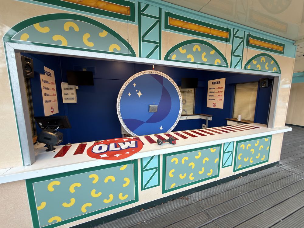 OLW-kiosk på Skara Sommarland med foliering och skyltning